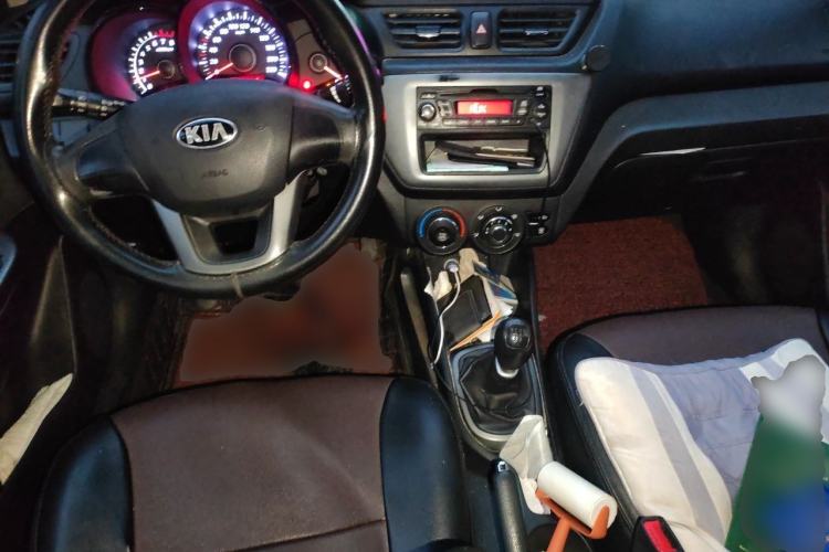 Used Kia K2 2012 Sedan 1.4L MT GLS Commemorative Edition Center Console