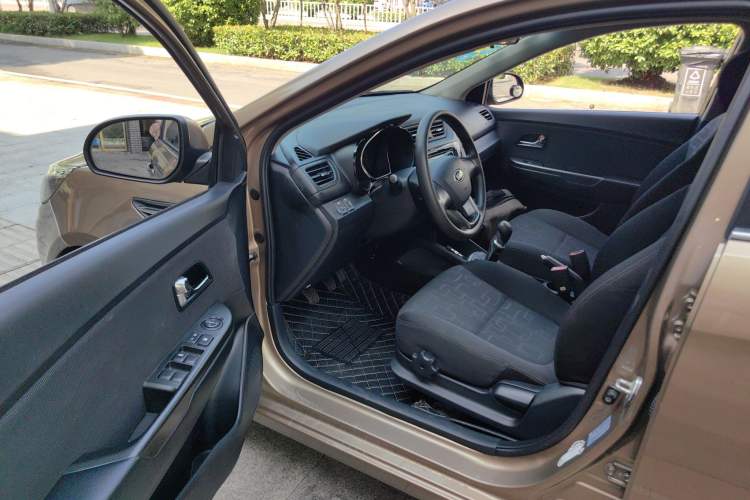 Used Kia K2 2012 Sedan 1.4L MT TOP Commemorative Edition Driver Seat