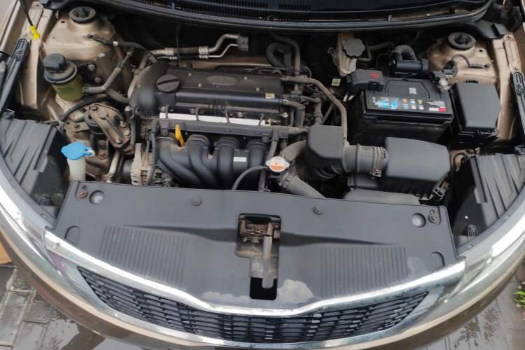 Used Kia K2 2012 Sedan 1.4L MT GLS Commemorative Edition Engine Bay