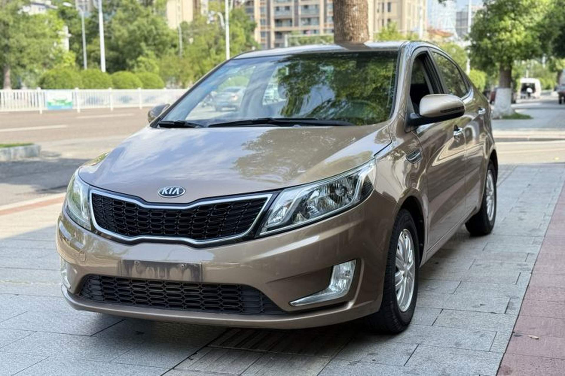 Used Kia K2 2012 Sedan 1.4L MT TOP Commemorative Edition Front Left 45 Deg