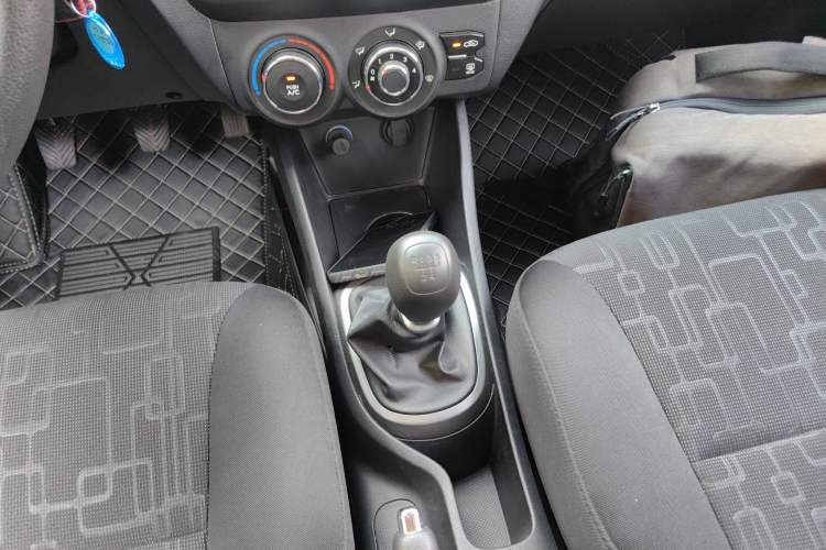 Used Kia K2 2012 Sedan 1.4L MT TOP Commemorative Edition Gear Lever