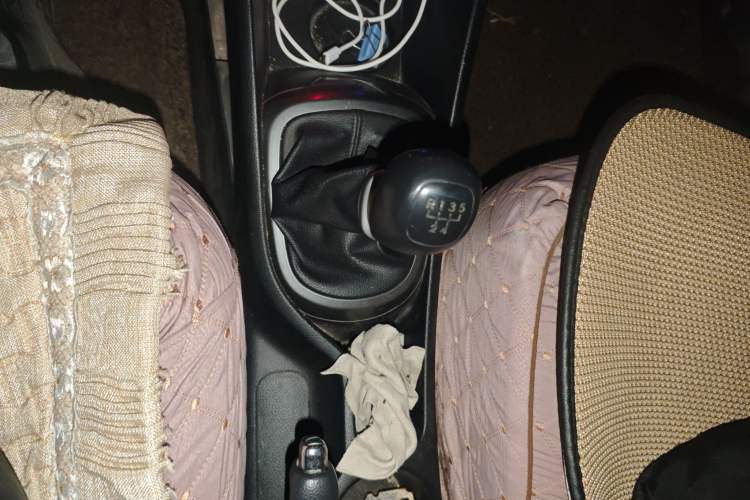 Used Kia K2 2012 Hatchback 1.4L MT GLS Commemorative Edition Gear Lever