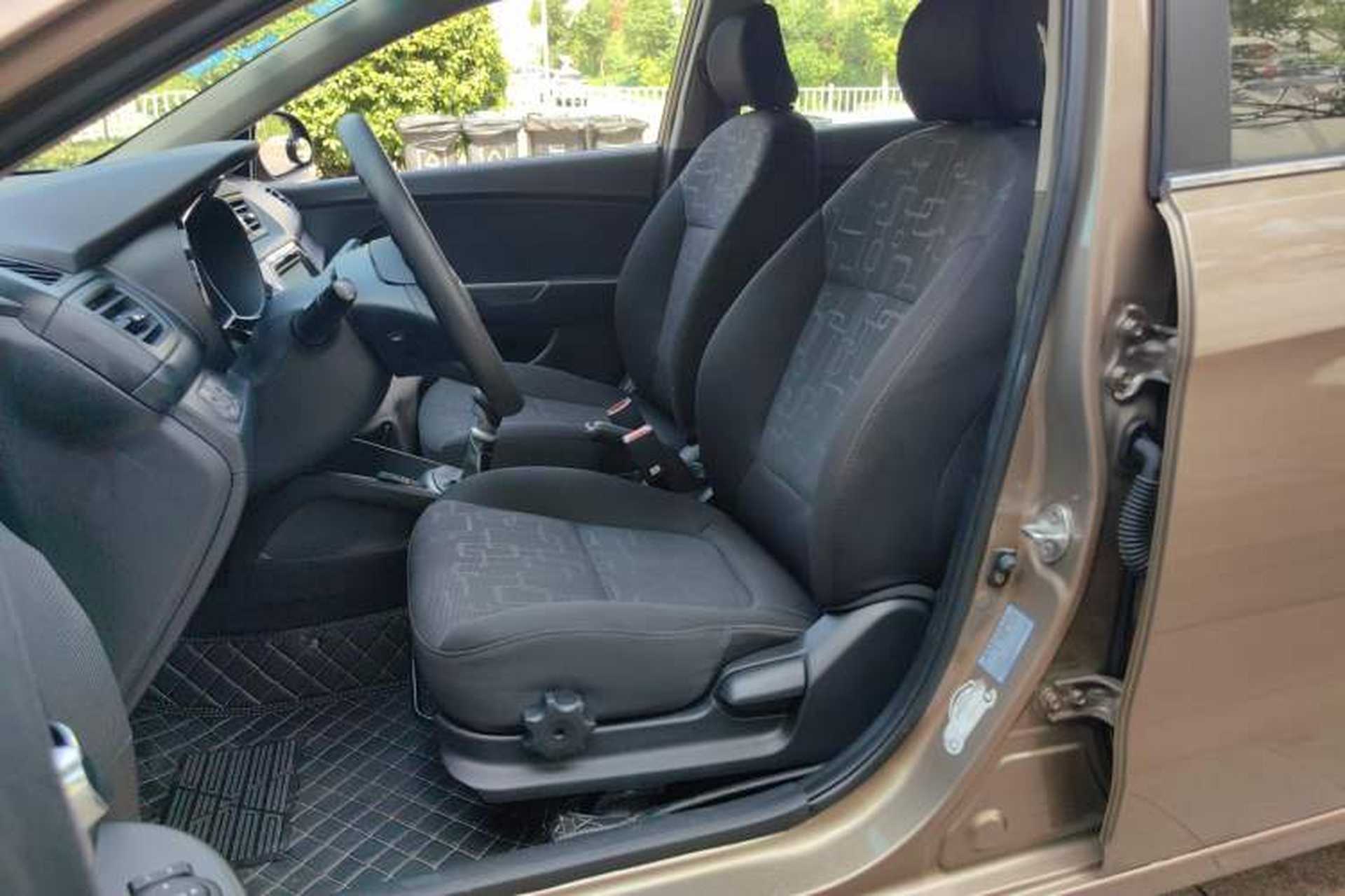 Used Kia K2 2012 Sedan 1.4L MT TOP Commemorative Edition Left Front Seat