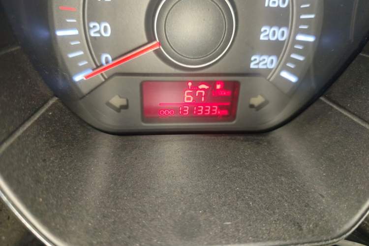 Used Kia K2 2012 Sedan 1.4L MT GLS Commemorative Edition Odometer Close Up