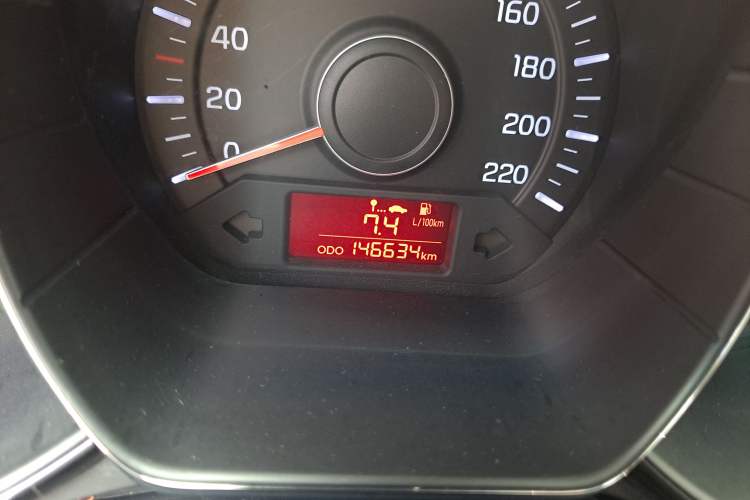 Used Kia K2 2012 Sedan 1.4L MT GLS Commemorative Edition Odometer Close Up