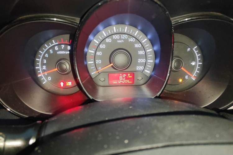 Used Kia K2 2012 Sedan 1.4L MT GLS Commemorative Edition Odometer Close Up
