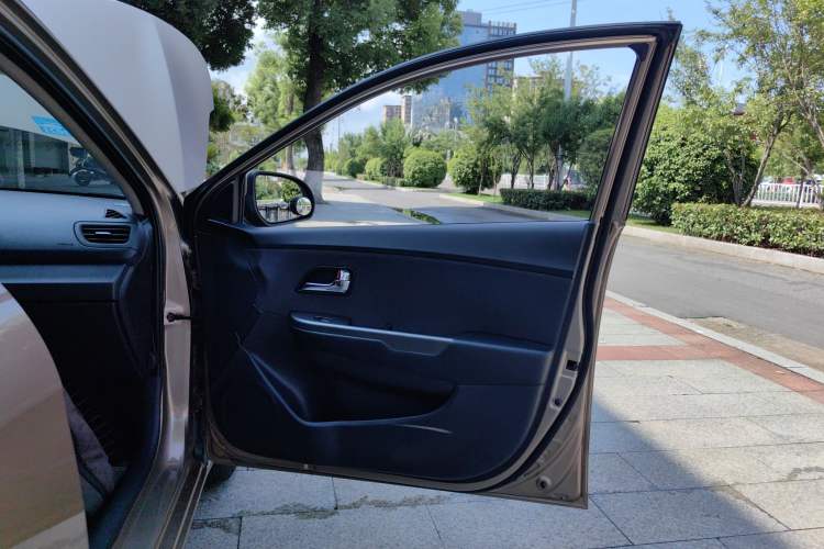 Used Kia K2 2012 Sedan 1.4L MT TOP Commemorative Edition Right Front Door Interior