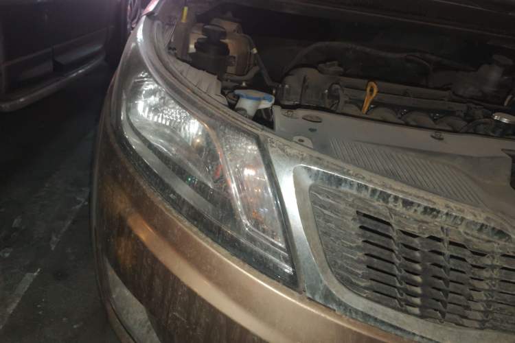 Used Kia K2 2012 Hatchback 1.4L MT GLS Commemorative Edition Right Front Headlight