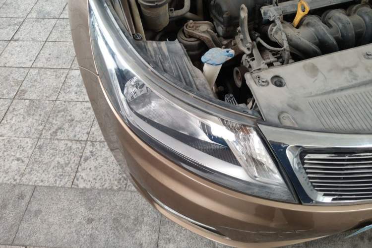 Used Kia K2 2012 Sedan 1.4L Automatic GLS Commemorative Edition Right Front Headlight