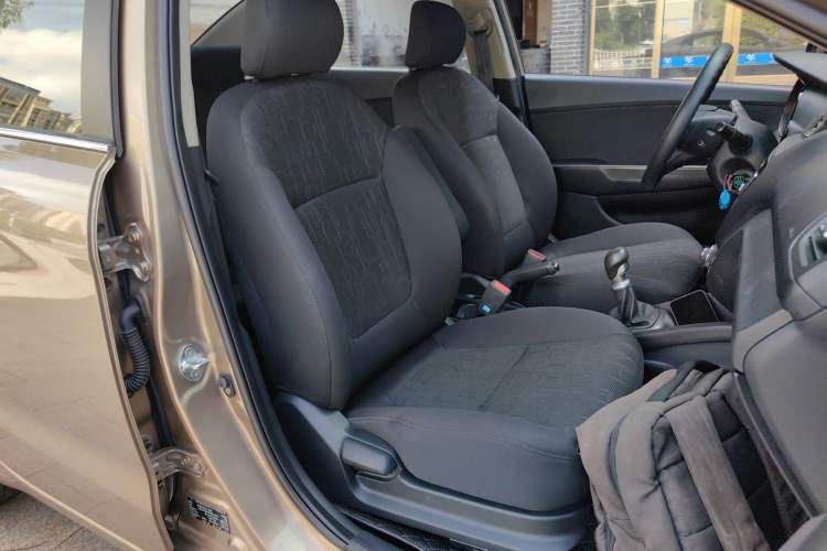 Used Kia K2 2012 Sedan 1.4L MT TOP Commemorative Edition Right Front Seat