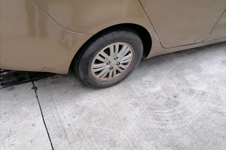 Used Kia K2 2012 Sedan 1.4L Automatic GLS Commemorative Edition Right Front Wheel Hub