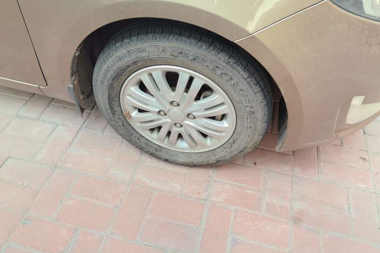 Used Kia K2 2012 Sedan 1.4L Automatic GLS Commemorative Edition Right Front Wheel Hub