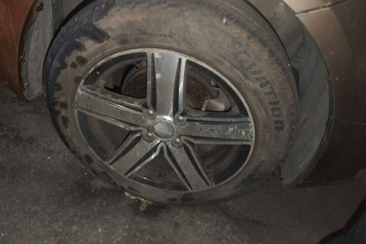 Used Kia K2 2012 Hatchback 1.4L MT GLS Commemorative Edition Right Front Wheel Hub