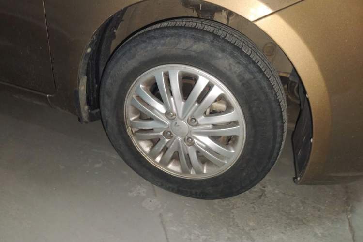 Used Kia K2 2012 Sedan 1.4L MT GLS Commemorative Edition Right Front Wheel Hub