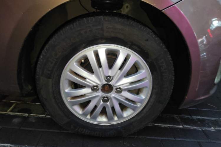 Used Kia K2 2012 Sedan 1.4L MT GLS Commemorative Edition Right Front Wheel Hub