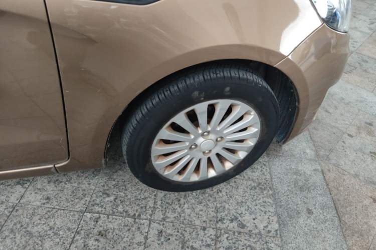 Used Kia K2 2012 Sedan 1.4L Automatic GLS Commemorative Edition Right Front Wheel Hub