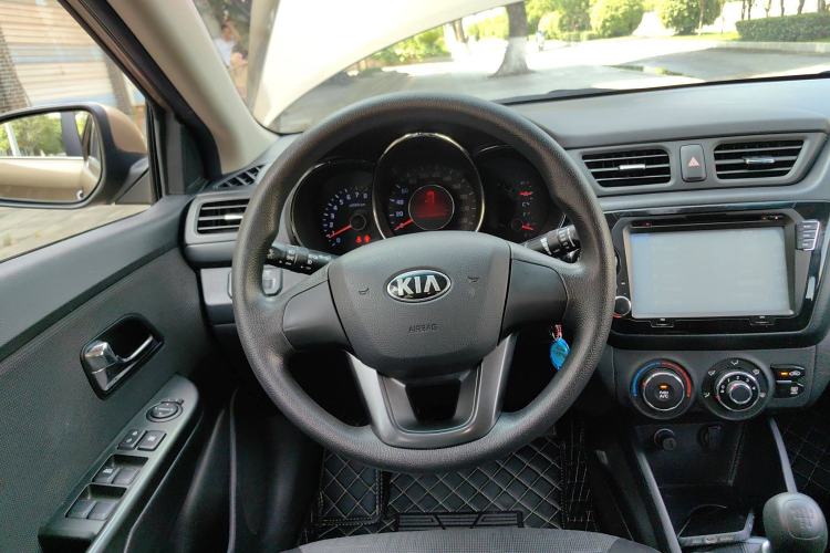 Used Kia K2 2012 Sedan 1.4L MT TOP Commemorative Edition Steering Wheel