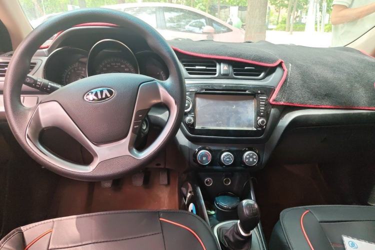 Used Kia K2 2015 Sedan 1.4L MT GLS Center Console