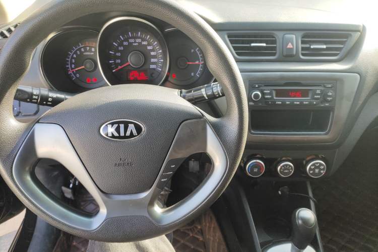 Used Kia K2 2015 Sedan 1.4L Automatic GLS Center Console