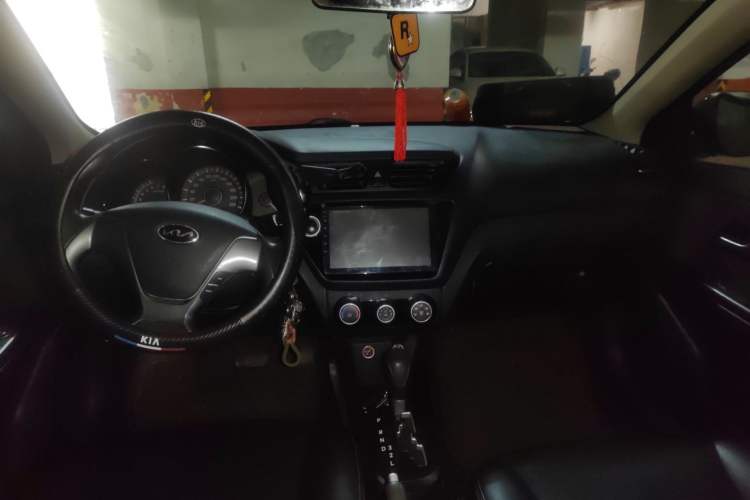 Used Kia K2 2015 Sedan 1.4L Automatic GLS Center Console