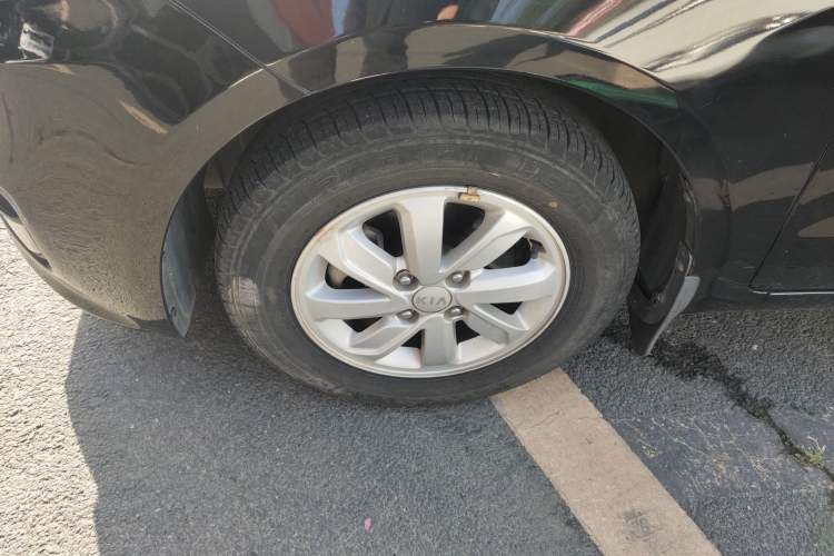 Used Kia K2 2015 Sedan 1.4L Automatic GLS Exterior 4