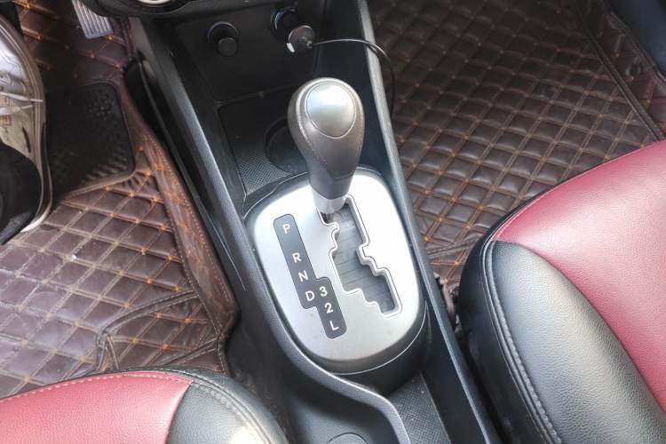Used Kia K2 2015 Sedan 1.4L Automatic GLS Gear Lever