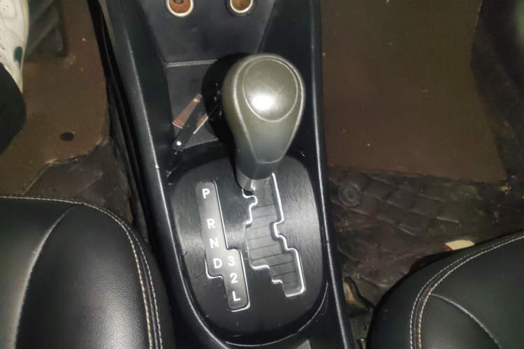 Used Kia K2 2015 Sedan 1.4L Automatic GLS Gear Lever