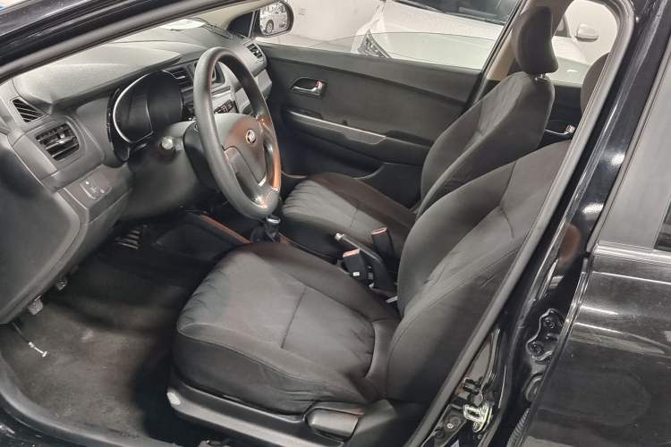 Used Kia K2 2015 Sedan 1.4L MT GLS Interior 5