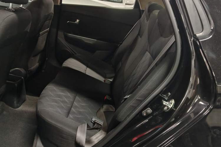 Used Kia K2 2015 Sedan 1.4L MT GLS Interior 6