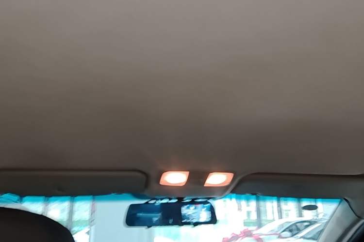 Used Kia K2 2015 Sedan 1.4L MT GLS Interior 7