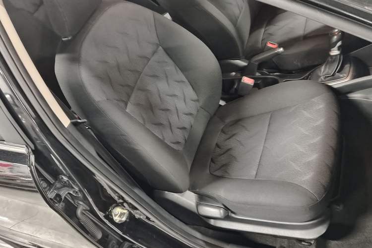 Used Kia K2 2015 Sedan 1.4L MT GLS Interior 8