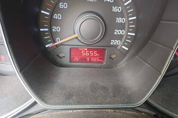Used Kia K2 2015 Sedan 1.4L MT GLS Odometer Close Up
