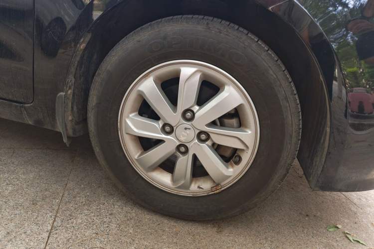 Used Kia K2 2015 Sedan 1.4L MT GLS Right Front Wheel Hub