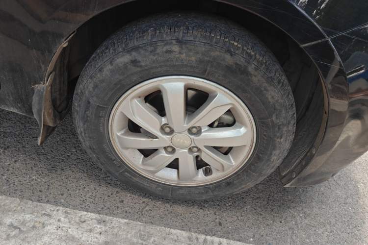 Used Kia K2 2015 Sedan 1.4L MT GLS Right Front Wheel Hub