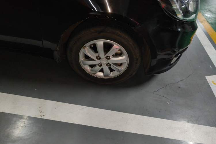 Used Kia K2 2015 Sedan 1.4L MT GLS Right Front Wheel Hub