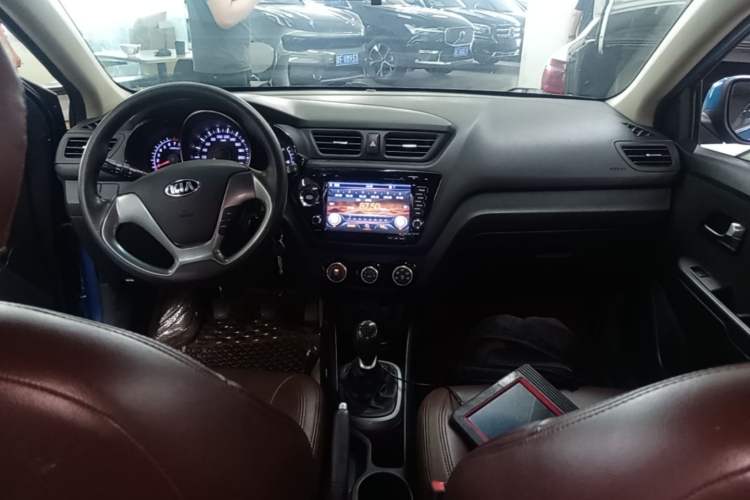 Used Kia K2 2015 Sedan 1.4L MT GLS Center Console