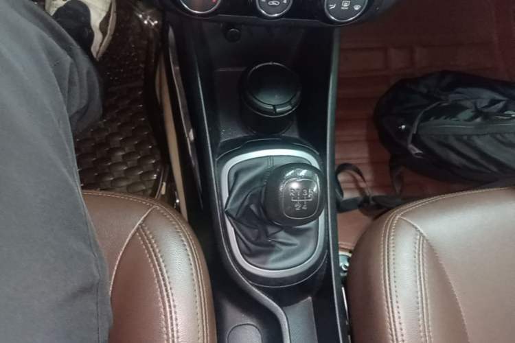 Used Kia K2 2015 Sedan 1.4L MT GLS Gear Lever