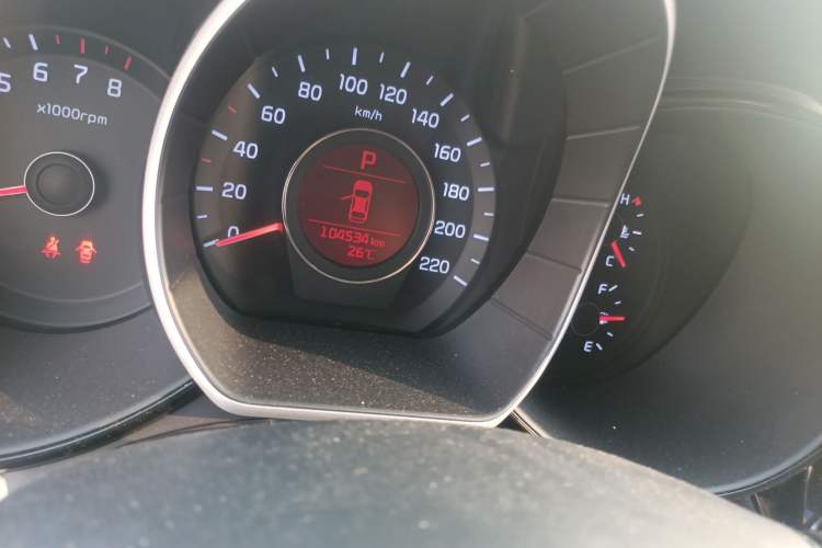Used Kia K2 2015 Sedan 1.6L Automatic Transmission Premium Odometer Close Up