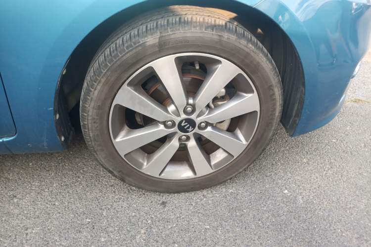 Used Kia K2 2015 Sedan 1.6L Automatic Transmission Premium Right Front Wheel Hub