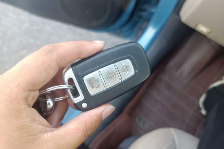 Used Kia K2 2015 Sedan 1.6L Automatic Transmission Premium Vehicle Key