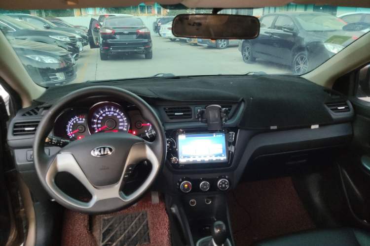 Used Kia K2 2015 Sedan 1.4L MT GLS Center Console