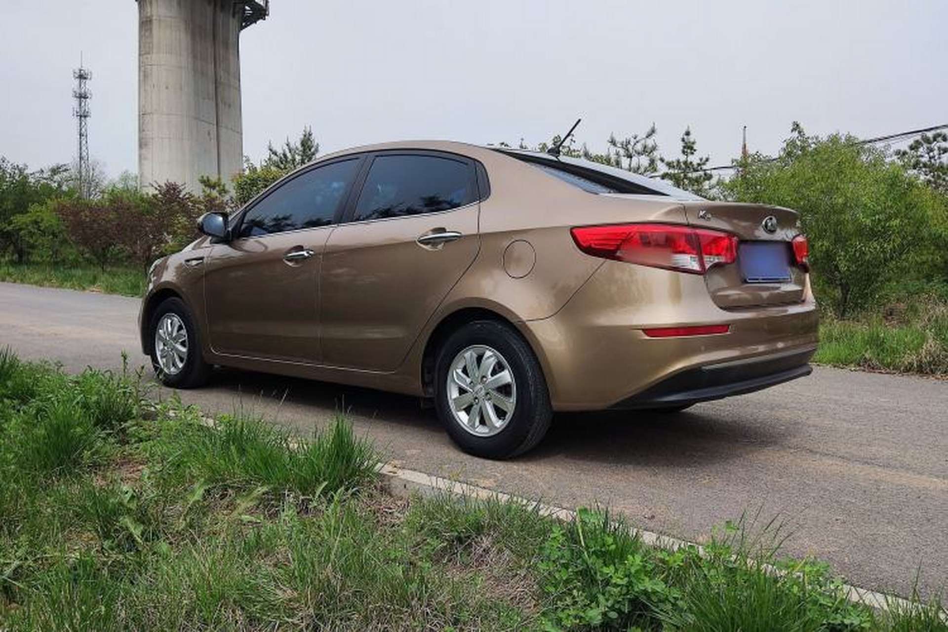Used Kia K2 2015 Sedan 1.4L Automatic GLS Exterior 3