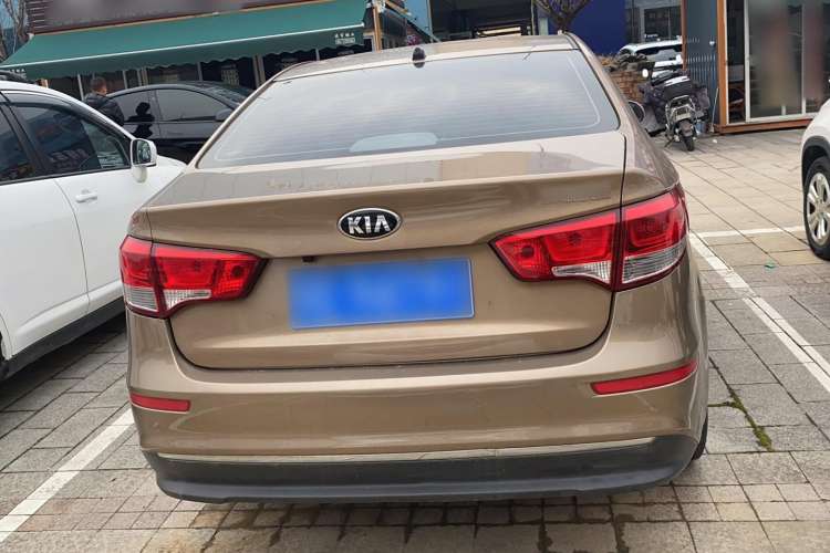Used Kia K2 2015 Sedan 1.4L Automatic GLS Exterior 4