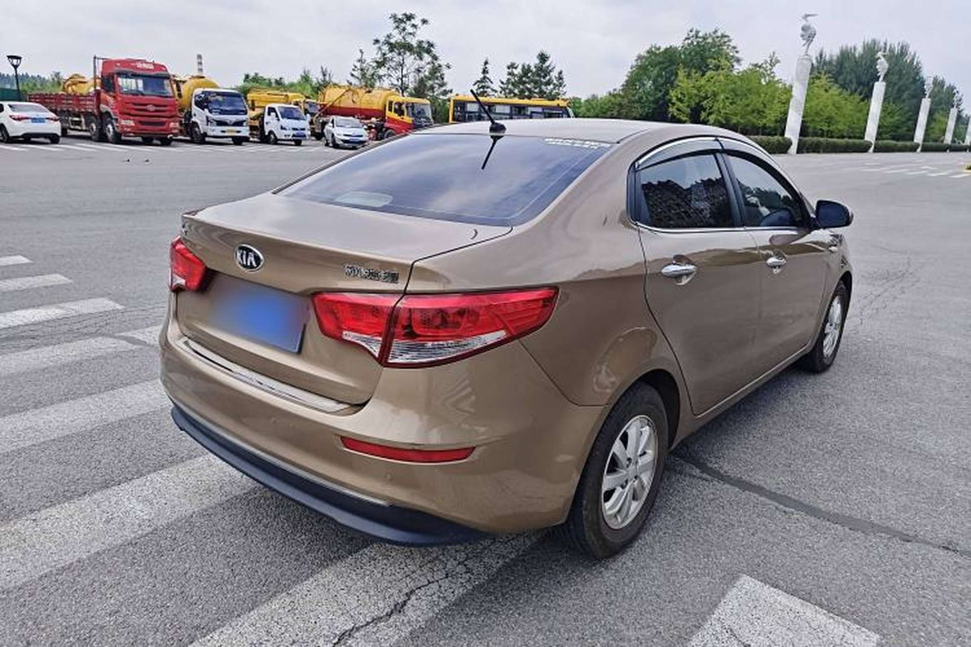Used Kia K2 2015 Sedan 1.4L Automatic GLS Exterior 4