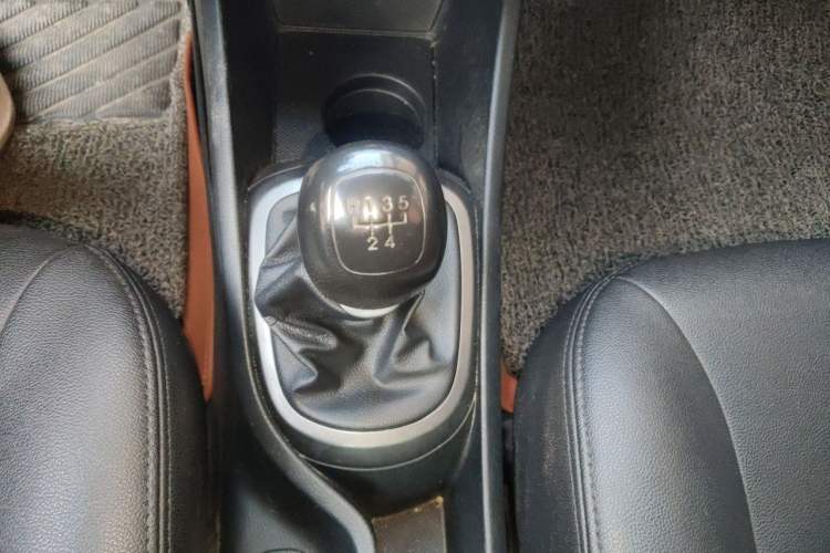 Used Kia K2 2015 Sedan 1.4L MT GLS Gear Lever