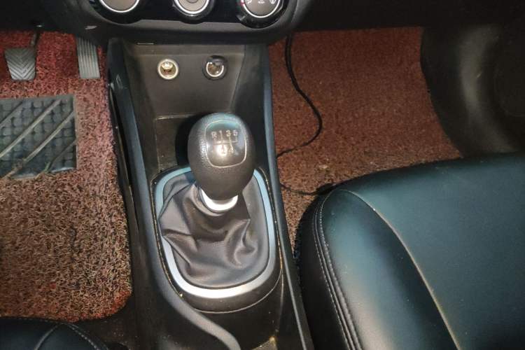 Used Kia K2 2015 Sedan 1.4L MT GLS Gear Lever