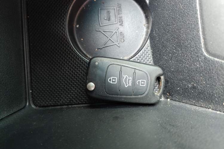 Used Kia K2 2015 Sedan 1.4L MT GLS Interior 1