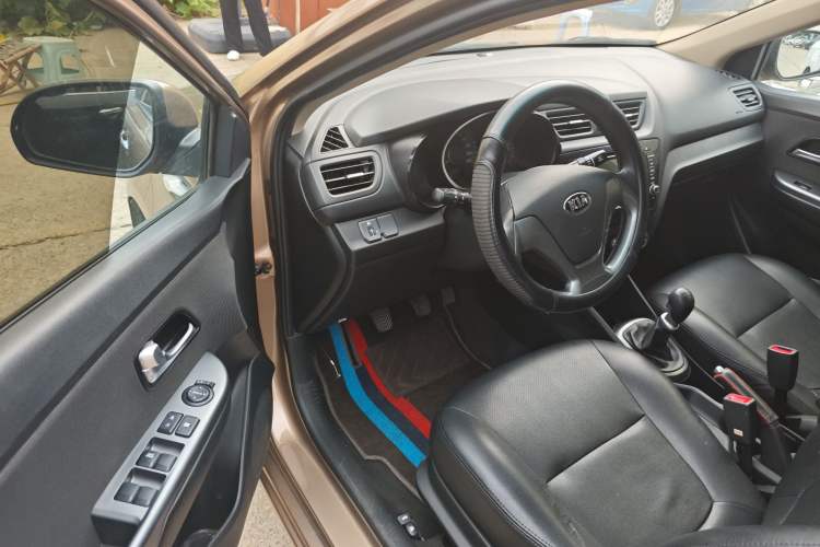 Used Kia K2 2015 Sedan 1.4L MT GLS Interior 2