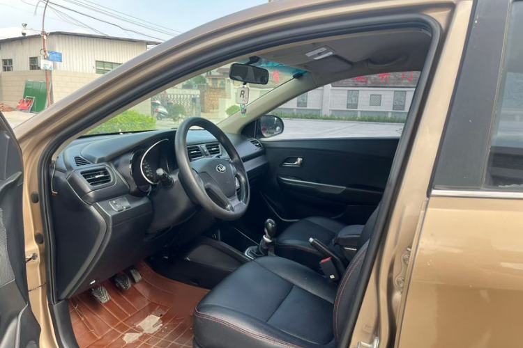 Used Kia K2 2015 Sedan 1.4L MT GLS Interior 4