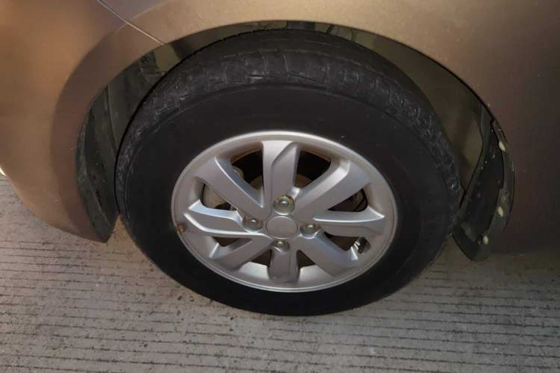 Used Kia K2 2015 Sedan 1.4L Automatic GLS Left Front Wheel Hub